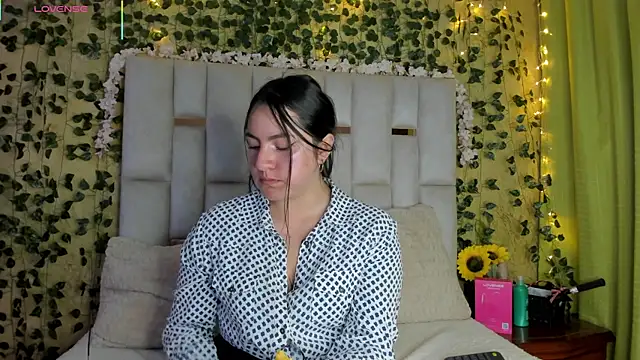 Snapshot of jenifer__power10 chatting on March 8, 2025, 1:14 pm jenifer power10 online show from March 8, 2025, 1:14 pm