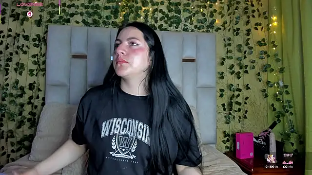 Snapshot of jenifer__power10 chatting on March 4, 2025, 11:51 am jenifer power10 online show from March 4, 2025, 11:51 am