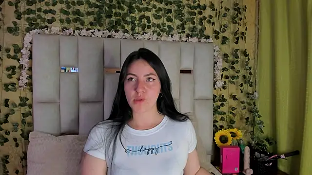 Snapshot of jenifer__power10 chatting on March 9, 2025, 2:32 pm jenifer power10 online show from March 9, 2025, 2:32 pm