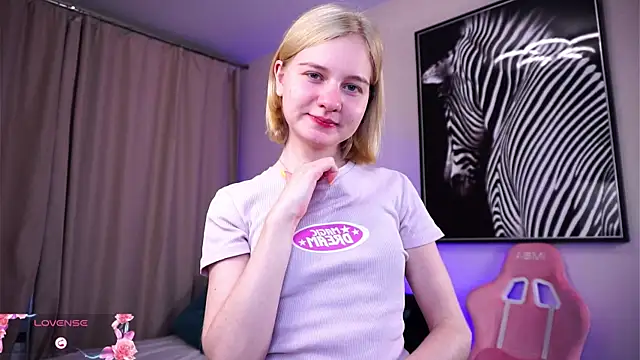 OdelinaFicken online show from October 28, 2025, 5:50 am