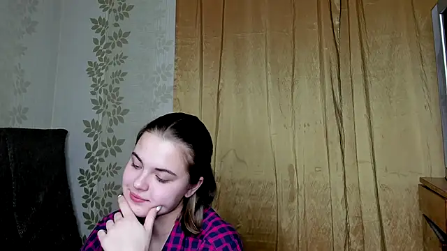 holly mila online show from December 20, 2024, 7:50 pm