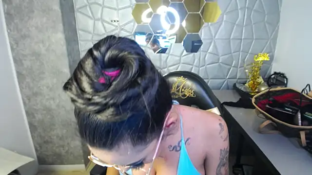 Tiffanny online show from March 8, 2025, 3:35 pm