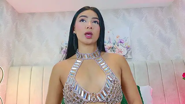 Snapshot of MeganCruzGB chatting on December 3, 2025, 12:48 pm MeganCruzGB online show from December 3, 2025, 12:48 pm