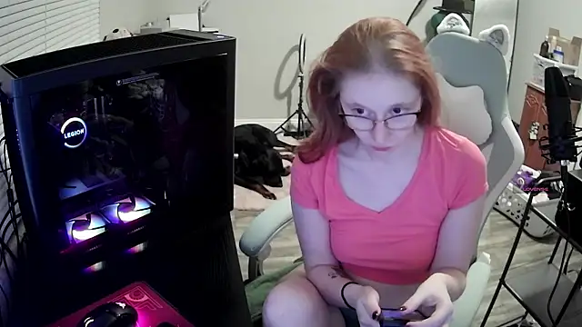 LilyFoxxx online show from November 7, 2025, 4:17 am