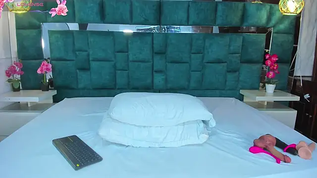 valtira nova online show from October 19, 2025, 7:27 pm