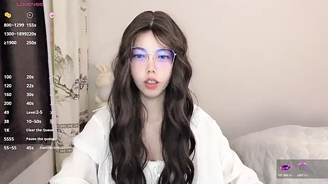 Snapshot of Yuki_111 chatting on December 7, 2024, 11:29 pm Yuki 111 online show from December 7, 2024, 11:29 pm