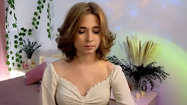 Inessa Holiday online show from November 19, 2025, 1:33 pm