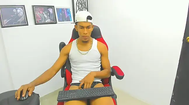 Snapshot of dominic_hot69 chatting on January 2, 2025, 5:35 am dominic hot69 online show from January 2, 2025, 5:35 am