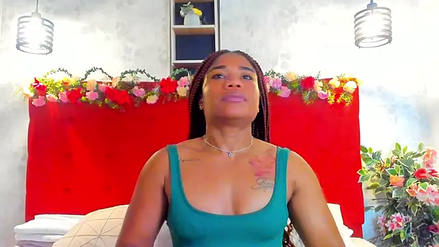 Snapshot of SilvannaFit chatting on May 7, 2026, 11:46 am SilvannaFit online show from May 7, 2026, 11:46 am
