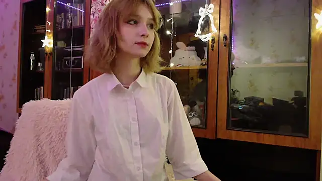 cloudgirrl online show from January 7, 2025, 10:30 pm