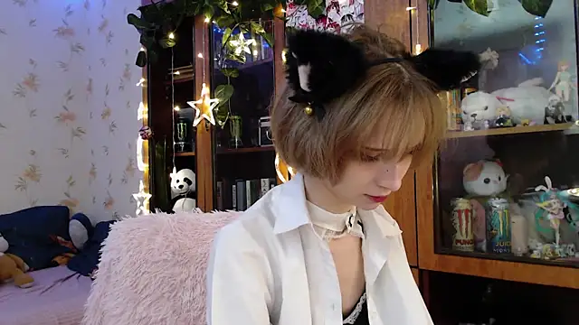 cloudgirrl online show from February 27, 2025, 10:53 pm