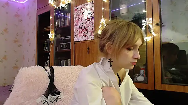 cloudgirrl online show from January 9, 2025, 10:41 pm