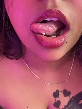 Snapshot of wildestcouplee chatting on November 22, 2025, 5:12 pm wildestcouplee online show from November 22, 2025, 5:12 pm