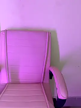 Snapshot of wildestcouplee chatting on November 13, 2025, 4:33 pm wildestcouplee online show from November 13, 2025, 4:33 pm