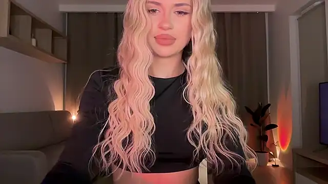 Julia RL online show from October 15, 2025, 9:01 pm