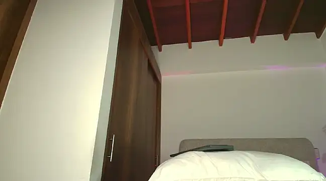 KarolPorttela online show from December 15, 2024, 4:37 pm