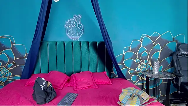 Snapshot of Lunamistyc chatting on October 3, 2025, 7:48 pm Lunamistyc online show from October 3, 2025, 7:48 pm