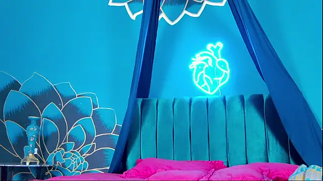 Snapshot of Lunamistyc chatting on October 8, 2025, 7:36 pm Lunamistyc online show from October 8, 2025, 7:36 pm