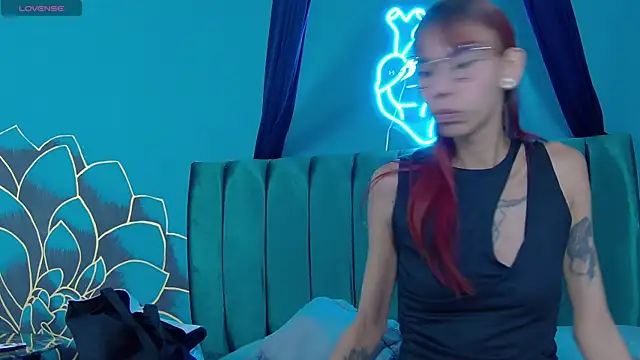 Lunamistyc online show from December 22, 2025, 8:09 pm