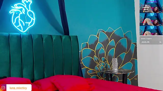 Snapshot of Lunamistyc chatting on October 21, 2025, 8:19 pm Lunamistyc online show from October 21, 2025, 8:19 pm