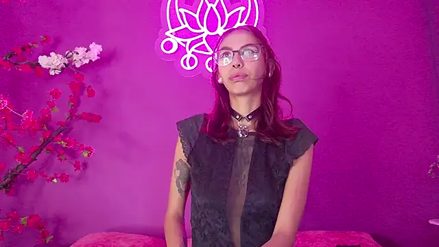 Snapshot of Lunamistyc chatting on March 4, 2025, 7:32 pm Lunamistyc online show from March 4, 2025, 7:32 pm