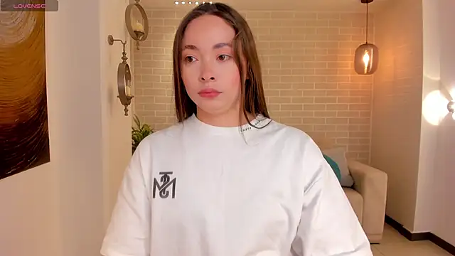 AlinaKravitz online show from April 18, 2026, 12:18 pm