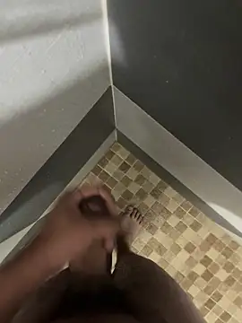 Snapshot of mylovetr1 chatting on March 7, 2025, 4:57 am mylovetr1 online show from March 7, 2025, 4:57 am