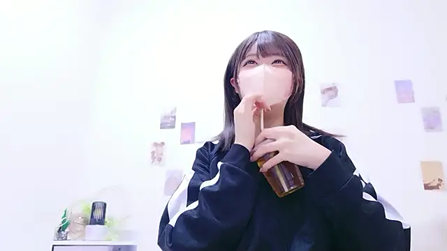 Snapshot of aki_zzz chatting on March 29, 2026, 6:48 am aki zzz online show from March 29, 2026, 6:48 am