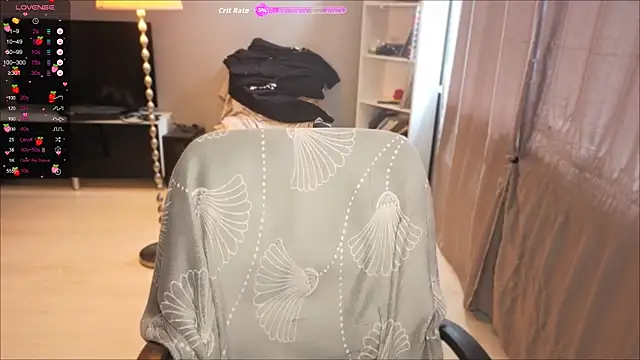 SweetLinaa online show from April 18, 2026, 11:12 am