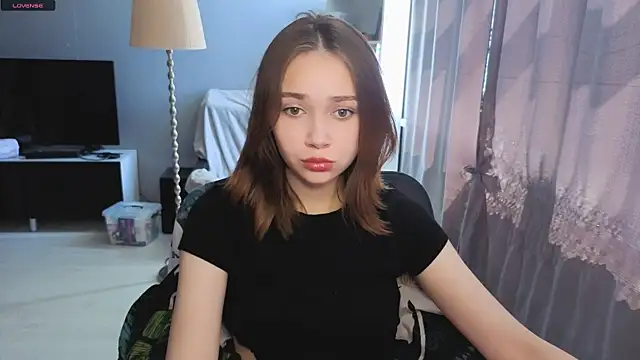 Snapshot of SweetLinaa chatting on June 6, 2026, 7:57 am SweetLinaa online show from June 6, 2026, 7:57 am