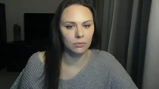 MollyCheiz online show from April 5, 2026, 9:43 pm