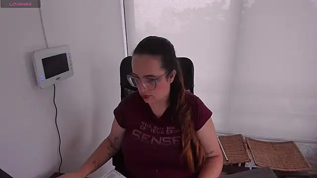 Snapshot of sussan_miller_ chatting on November 27, 2025, 9:15 pm sussan miller online show from November 27, 2025, 9:15 pm