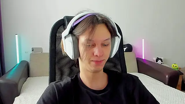 Snapshot of Ostin_meow chatting on February 14, 2026, 7:41 am Ostin meow online show from February 14, 2026, 7:41 am