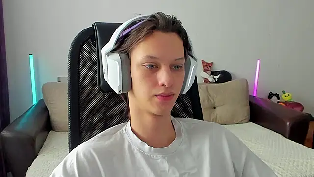 Snapshot of Ostin_meow chatting on February 22, 2026, 8:06 am Ostin meow online show from February 22, 2026, 8:06 am