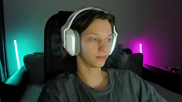 Snapshot of Ostin_meow chatting on February 8, 2026, 1:20 pm Ostin meow online show from February 8, 2026, 1:20 pm