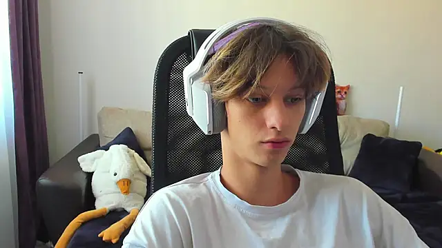 Ostin meow online show from September 19, 2025, 4:38 am