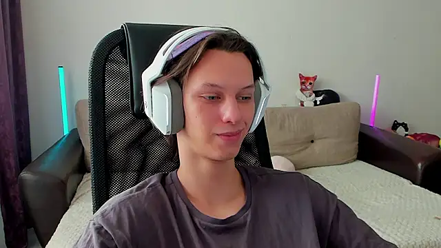 Snapshot of Ostin_meow chatting on February 21, 2026, 10:17 am Ostin meow online show from February 21, 2026, 10:17 am