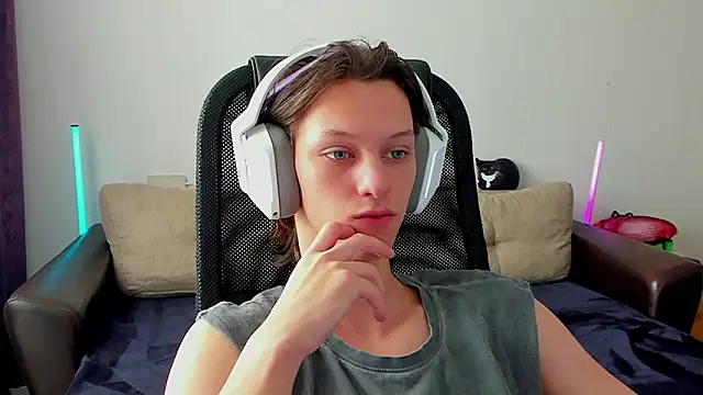 Snapshot of Ostin_meow chatting on March 1, 2026, 10:15 am Ostin meow online show from March 1, 2026, 10:15 am