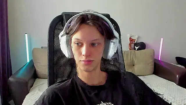 Snapshot of Ostin_meow chatting on February 6, 2026, 6:42 am Ostin meow online show from February 6, 2026, 6:42 am