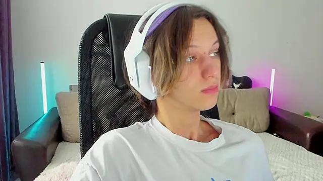 Snapshot of Ostin_meow chatting on February 1, 2026, 7:39 am Ostin meow online show from February 1, 2026, 7:39 am