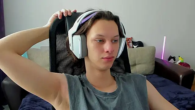 Snapshot of Ostin_meow chatting on February 28, 2026, 8:03 am Ostin meow online show from February 28, 2026, 8:03 am