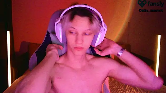 Ostin meow online show from March 14, 2025, 1:35 pm