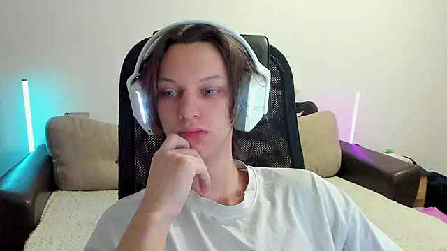 Snapshot of Ostin_meow chatting on February 7, 2026, 12:02 pm Ostin meow online show from February 7, 2026, 12:02 pm