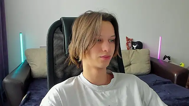 Ostin meow online show from March 14, 2026, 6:19 am