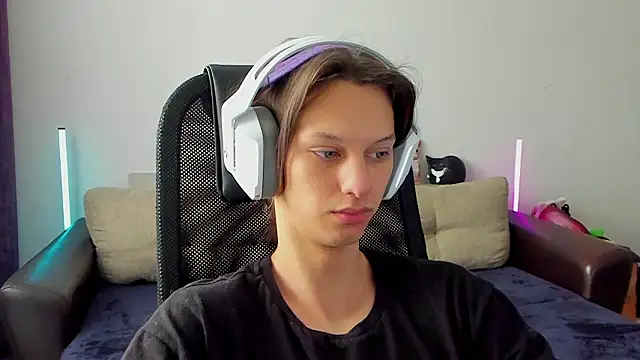 Snapshot of Ostin_meow chatting on March 3, 2026, 7:48 am Ostin meow online show from March 3, 2026, 7:48 am