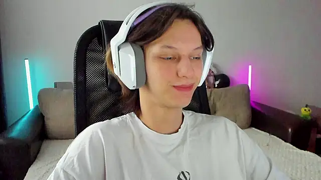 Snapshot of Ostin_meow chatting on February 10, 2026, 7:07 am Ostin meow online show from February 10, 2026, 7:07 am