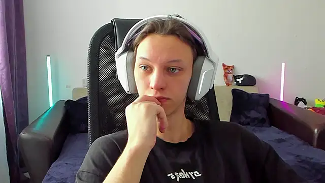 Snapshot of Ostin_meow chatting on February 24, 2026, 6:58 am Ostin meow online show from February 24, 2026, 6:58 am