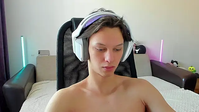 Snapshot of Ostin_meow chatting on February 19, 2026, 4:42 am Ostin meow online show from February 19, 2026, 4:42 am