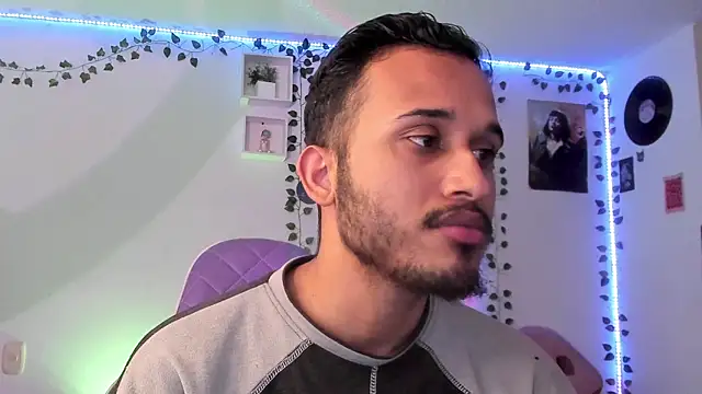 Raf brunette online show from March 17, 2025, 12:04 pm