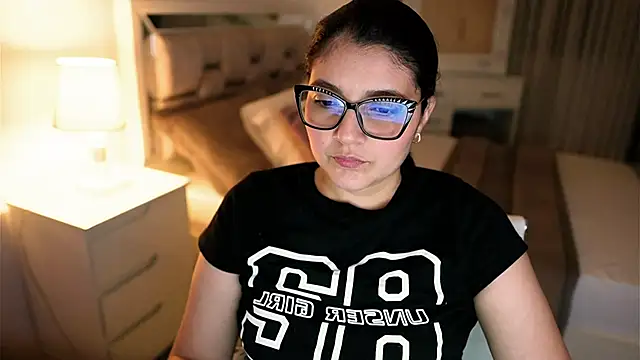 Camilaa bueno online show from October 19, 2025, 11:51 pm